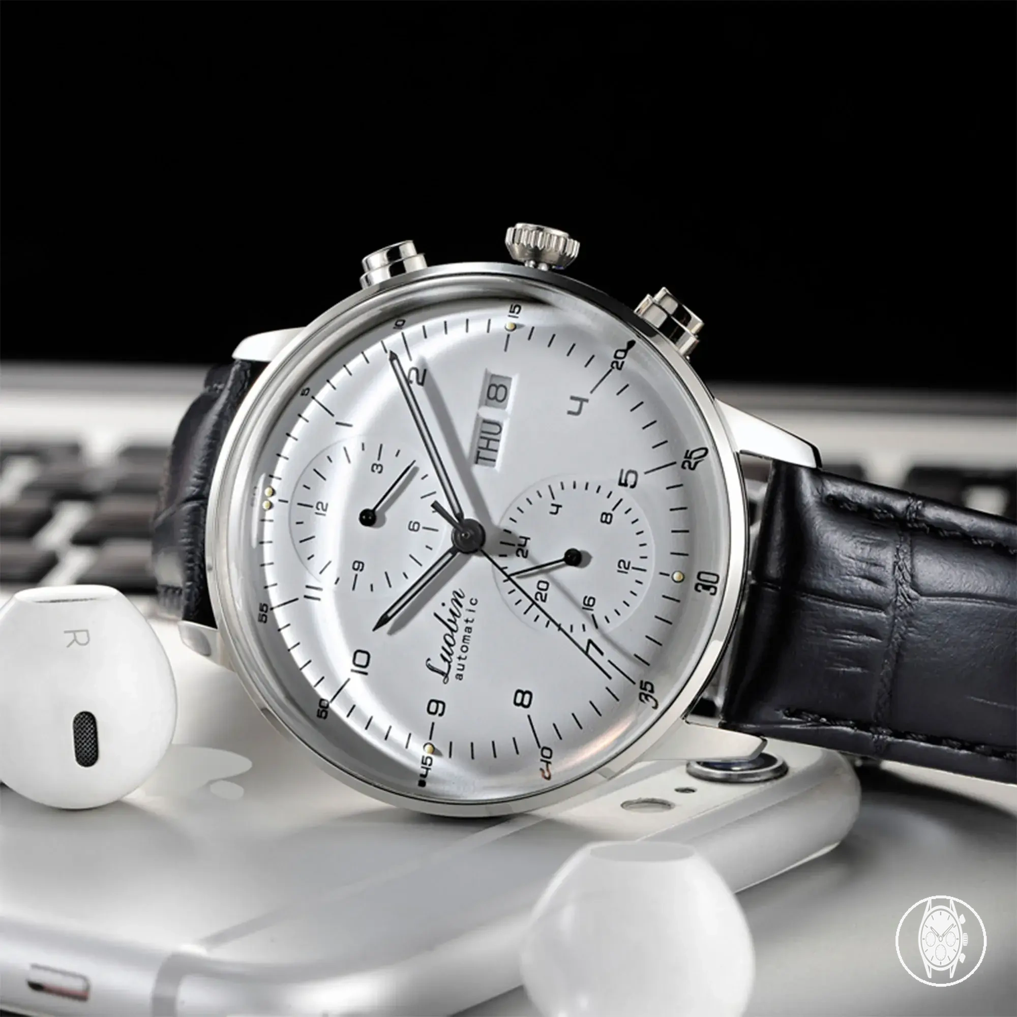 Men's automatic multifunction chronograph watch with stainless steel case, calendar, and sapphire crystal